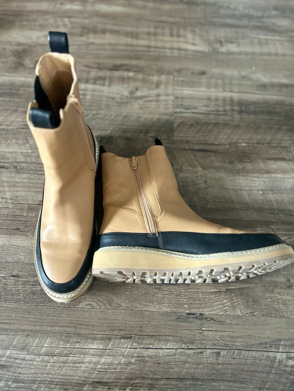 Universal Thread Cambria Chelsea Boots Size 9 Women’s